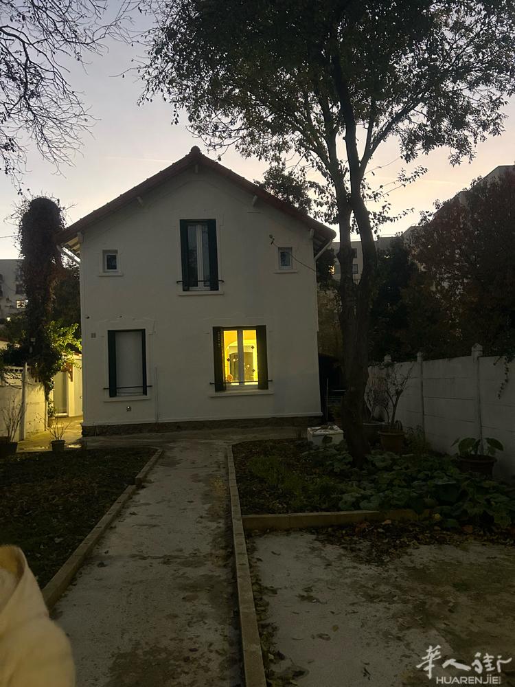 在94区 Vitry sur seine 一座房子出售 住家95平方 有两个房间