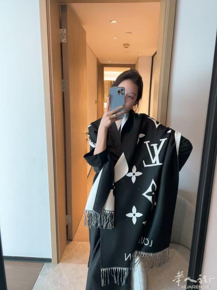 意大利🇮🇹现货 围巾🧣 50💶   ➕wx （Roma1v1shop）