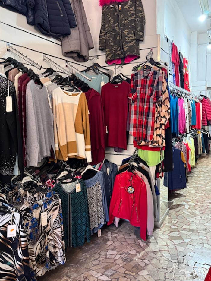 2.6万出售罗马边150平方百货服装店 小店开了十来年，由于本人年纪大了，干不动