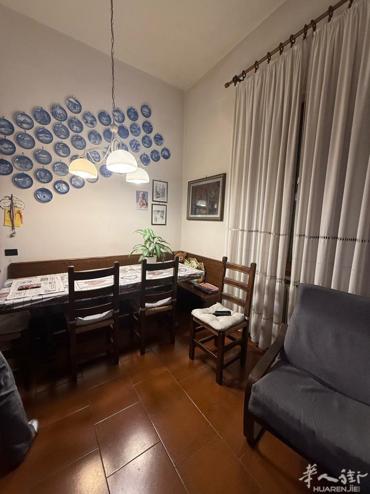 tavola 250平别墅➕新工厂出售， 五个房间，250 平花园 ，160 平