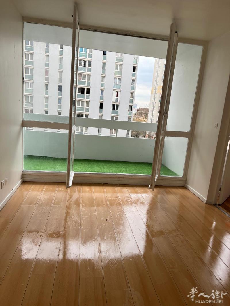 93 区Quatre Chemins两房一厅出租，49m² 有中央供暖, 厨房设备俱全新装修