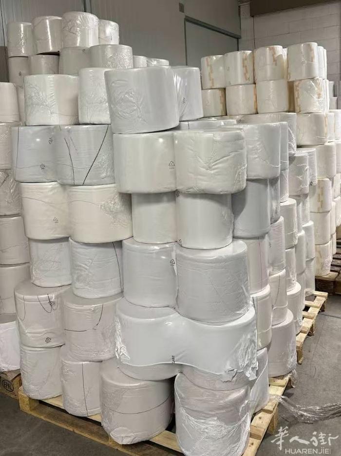 米兰幸福里按摩用品供应商 主营：各种按摩床纸，大卷纸，湿巾纸，大桶按摩油，爽身粉