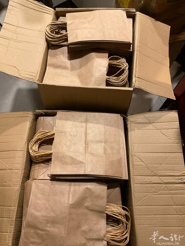 在54NANCY省和小巴黎有貨 中國发柜子出來 買錯了太多牛皮外买紙袋很厚转让便
