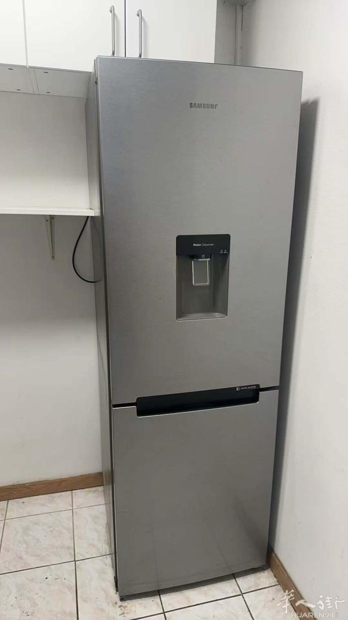小巴黎冰箱出售 400欧