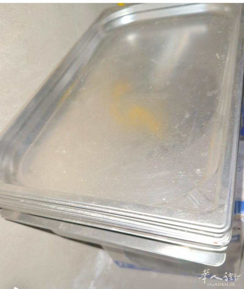 米兰 出不锈钢盘十来个，宽23、5，长53，另有小盘16x26