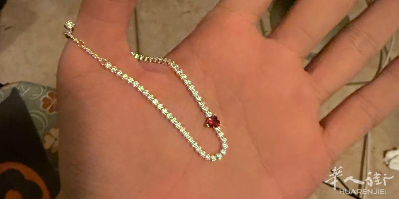 pandora手链全新包装盒都在，因为给对象买的后面分手没有送出去