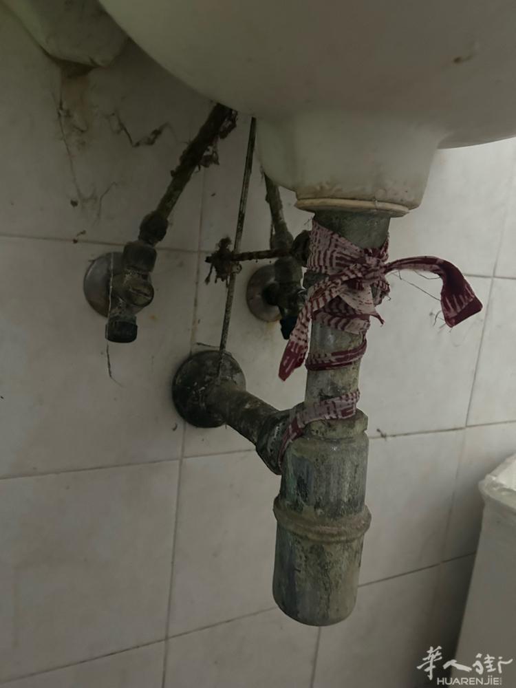 专业维修工厂住家电路，热水器，马桶，卷帘窗。更换电线，插座，空气开关。维修马桶水