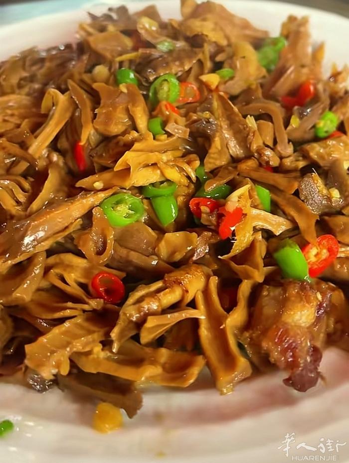 各种小炒，馒头肉包地瓜丸都有哦！