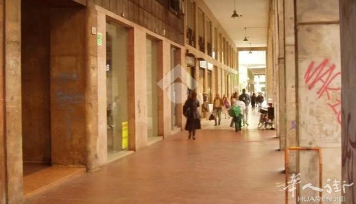 bologna黄金地段 心脏位置 店面180平方 适合开拉面店 美甲带理发 等。