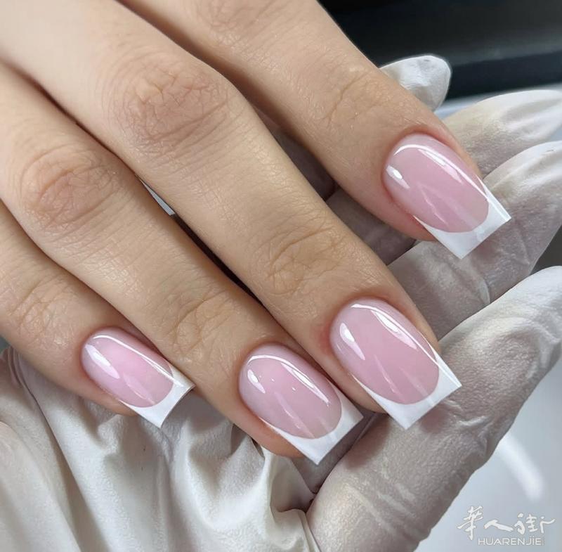 Cologno Centro 高端美甲美容店 | 招聘精英美甲师  我们是一家位