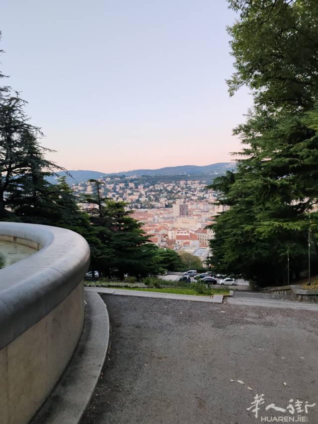 Trieste，招熟练美甲师 中工 学徒
