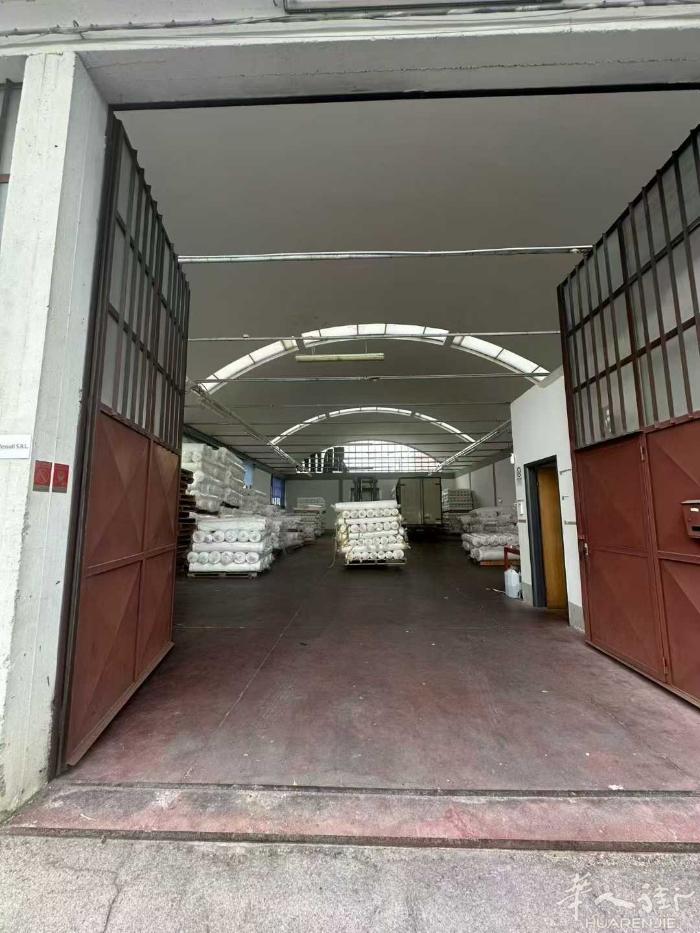 montemurlo 340平工厂，带独立院子。工厂新，三面空，方便货柜，房租1