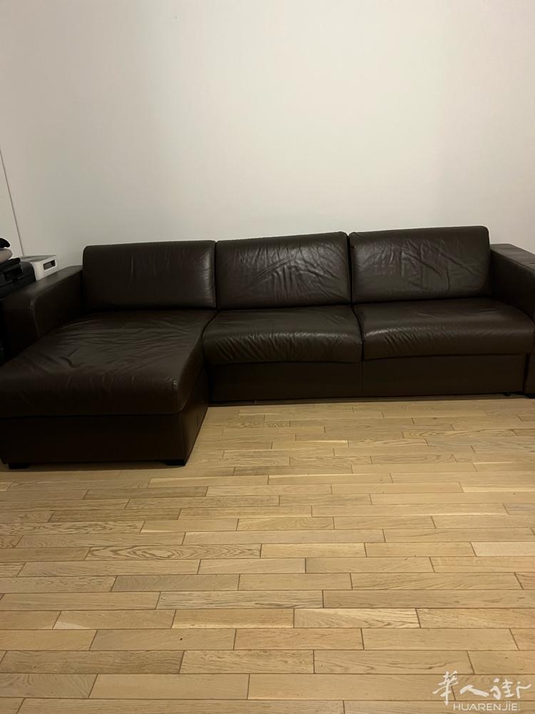 出真皮转角沙发床带储存箱480€（原价2280）