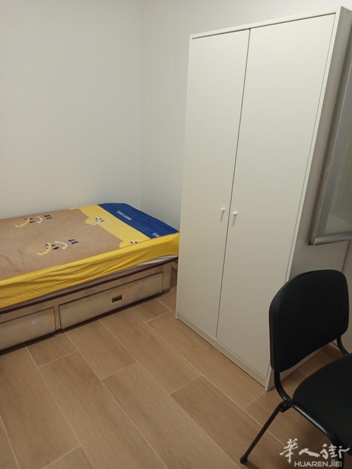 usera地铁口有房间出租