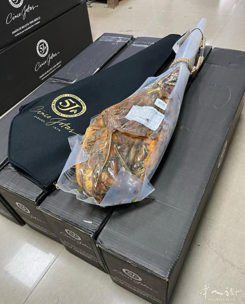 黑斗篷前腿后腿罗马现货，下周到5j前后腿，5j/黑斗篷白标/绿标原切带骨礼盒包装