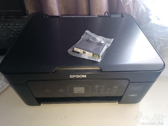 出售八成新Epson 无线彩色打印机，加送一个全新XL装的黑色墨盒，自取。