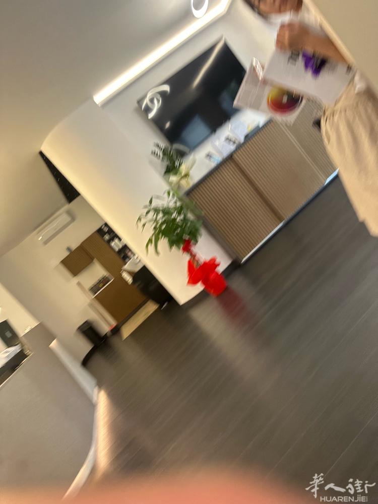 Treviso 美容美发一体式， 招聘 初级理发师 ， 中工 ， 环境好 新店开