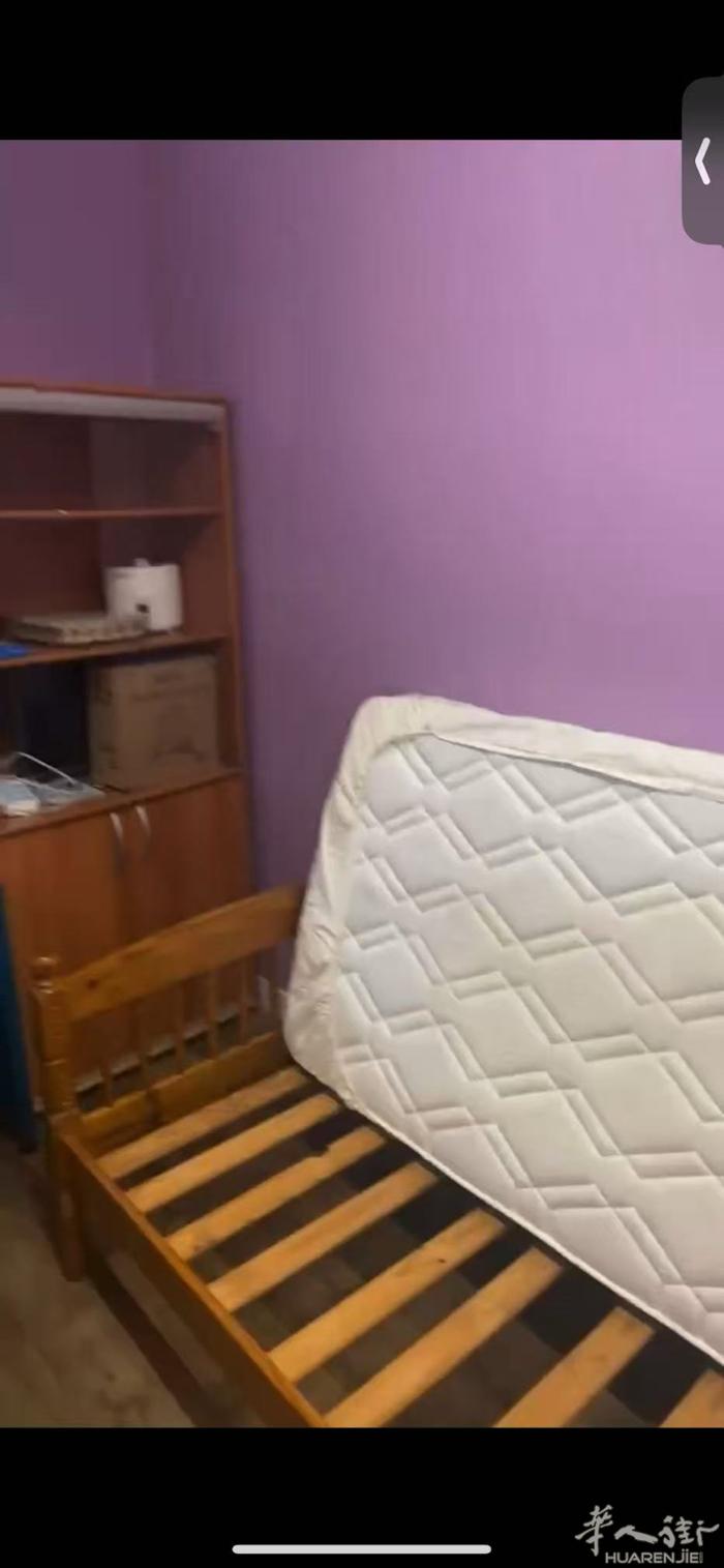 二手单人木床+床垫  尺寸：200*90 价格：150欧 拉德芳斯附近  自提