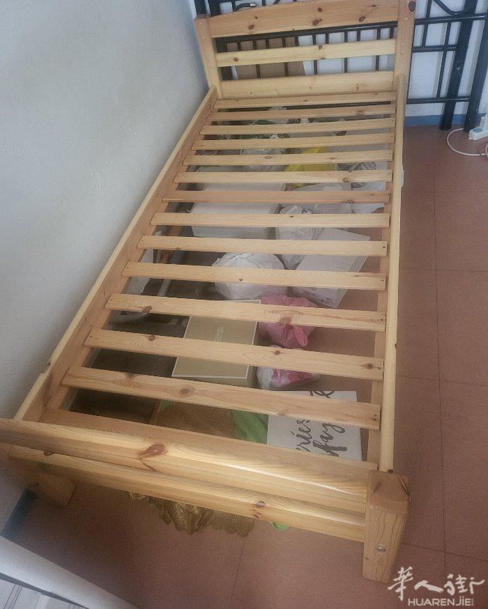 木床🛏️和床垫子9成新190-90，需要的联系我。