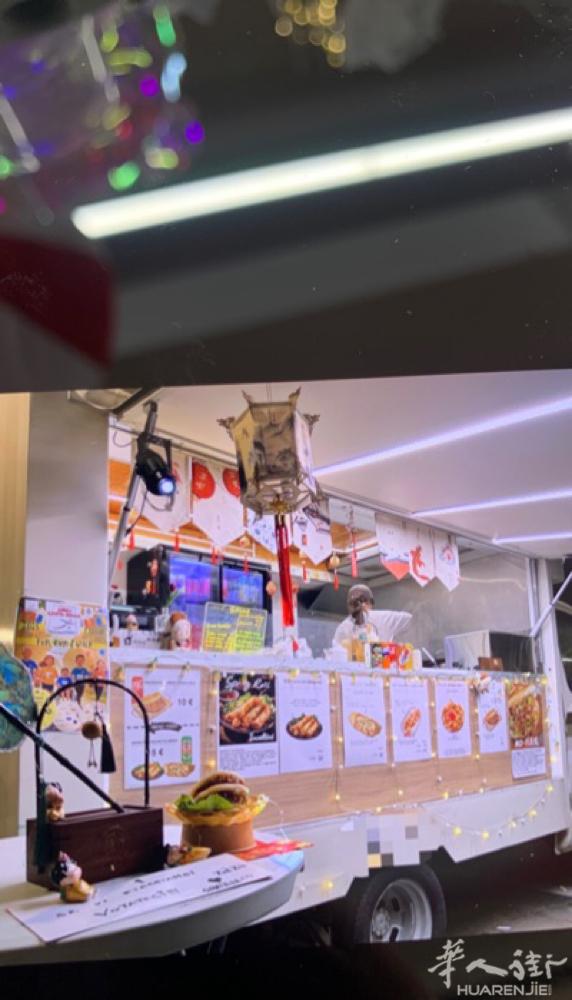 标题：转手我在意大利的肉夹馍餐车 车子里有冰箱，烤箱，炉灶，冰箱，冰柜，自动门，