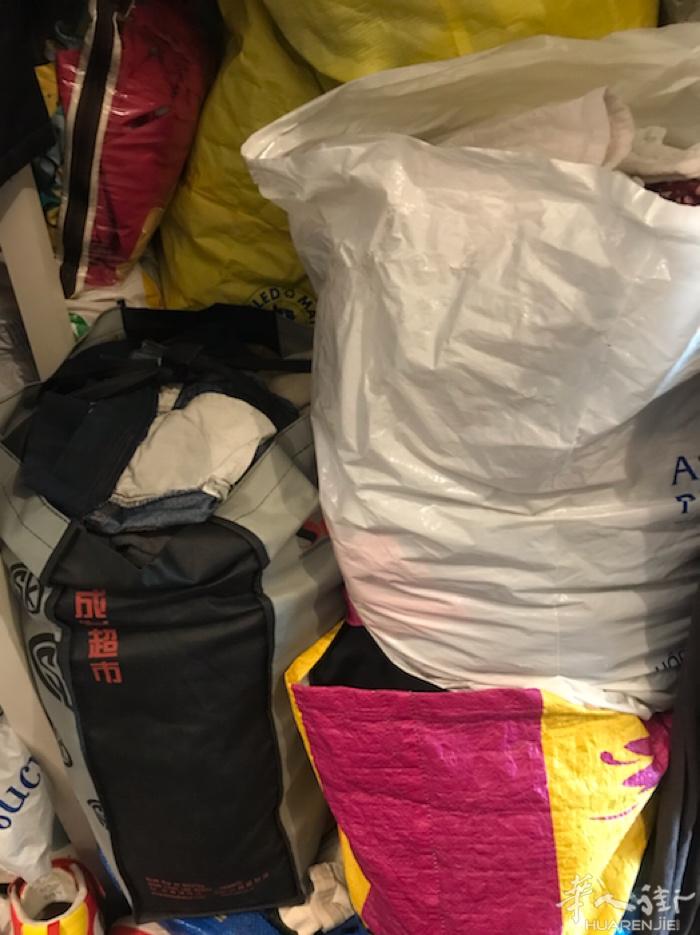小孩衣服难女2岁到3岁全部€30女孩鞋28码3双€10男32号2双€10
