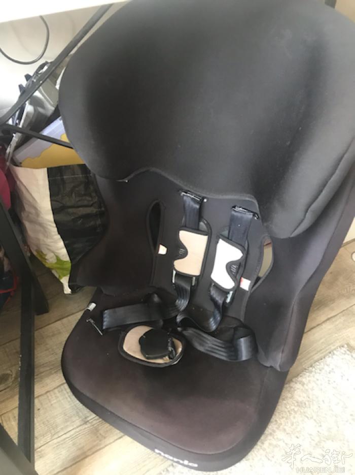 汽车座椅10€ 滑板€10滑板车€15小摩托车€5洗衣盆和坐便€5 游戏气球3和