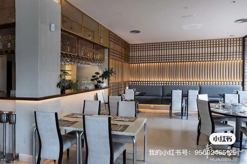 餐馆转让 位于马德里郊区 房租2500。350平方加100平方仓库  生意稳定