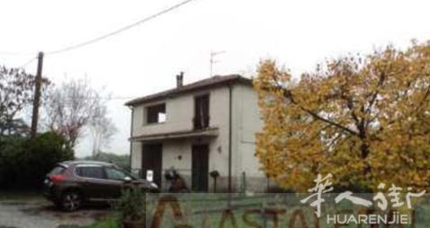 【拍卖房】Fucecchio, Firenze 出售公寓  两室两卫一厅 面积：