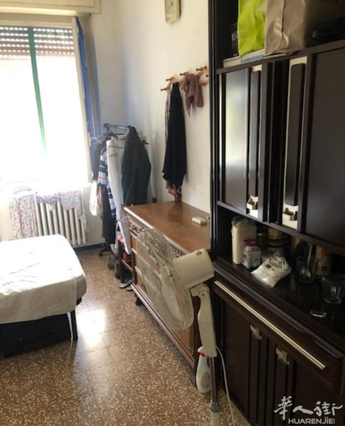 米兰 黄线地铁(maciachini） 地址：piazzale Nizza, 楼