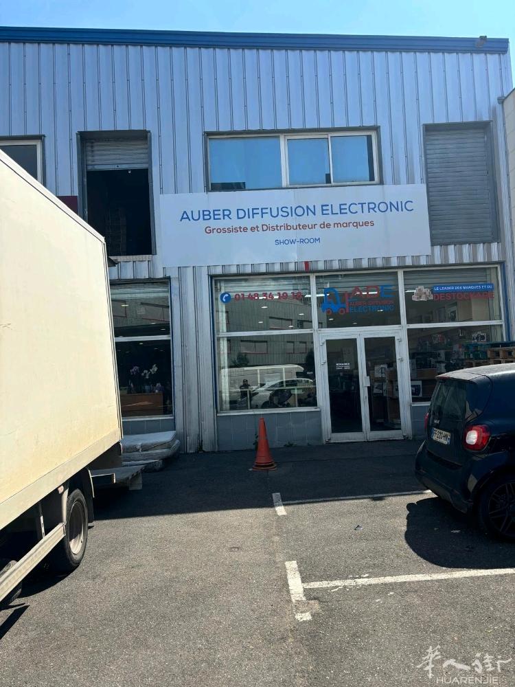 bail 3/6/9  magasin de 240m2 140m2 RDC 1