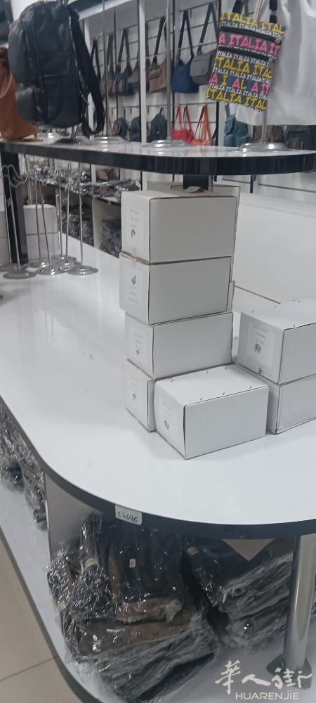 皮包批发店货架转让