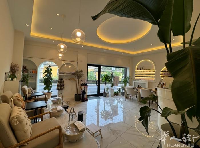 Monza 转让一家精装修美甲店 Monza出售美甲店火车十分钟到米兰 Monz