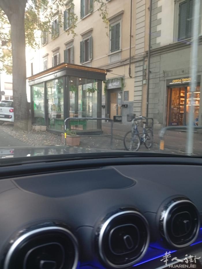 优质店铺出售 主营：食品、快餐、餐饮服务。 地点：佛罗伦萨 Via Dei Mi