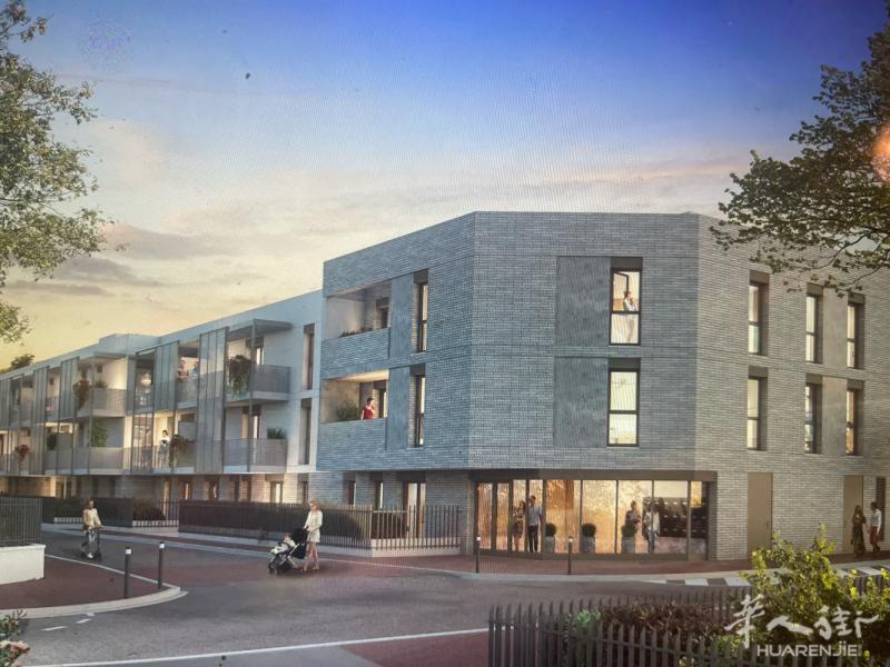 93-La courneuve , 7号地铁总站出口就是：    stud