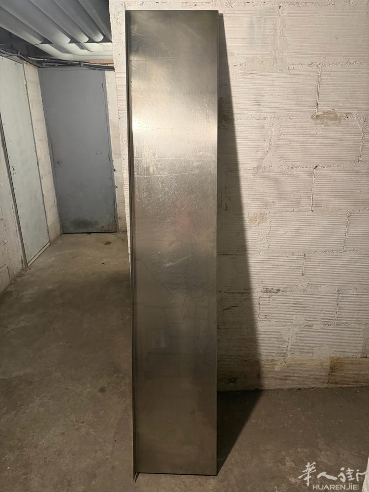出售3块厨房不绣钢架子板 规格34cm*190cm 和34cm*210cm。绝对