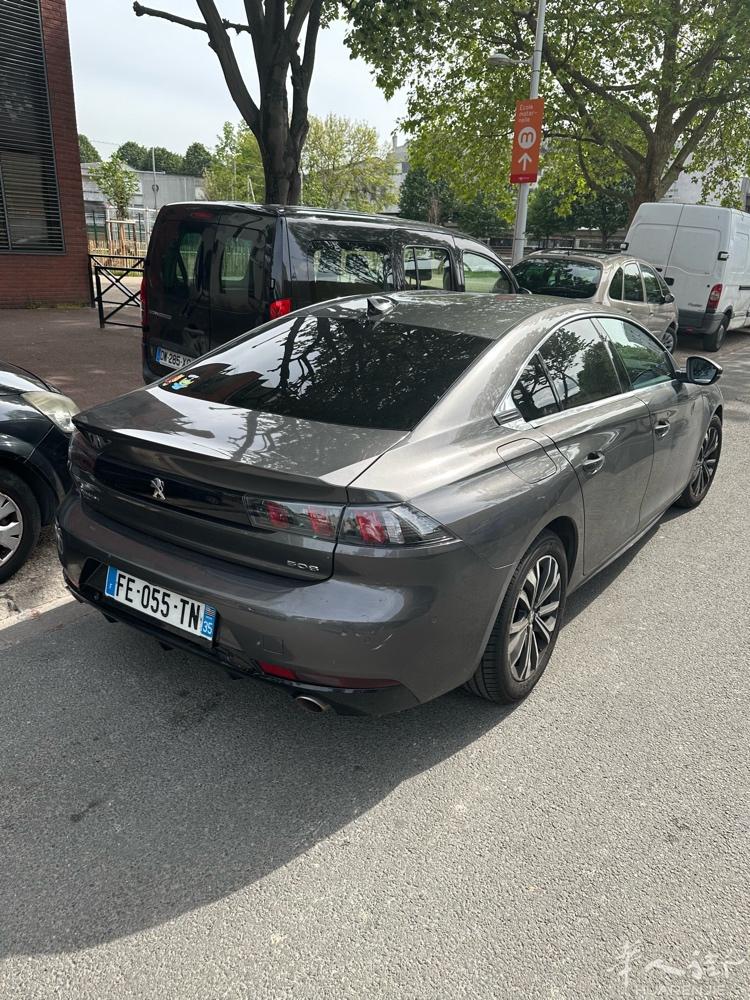 巴黎接送专业司机VTC classeV8座 标志508 5座