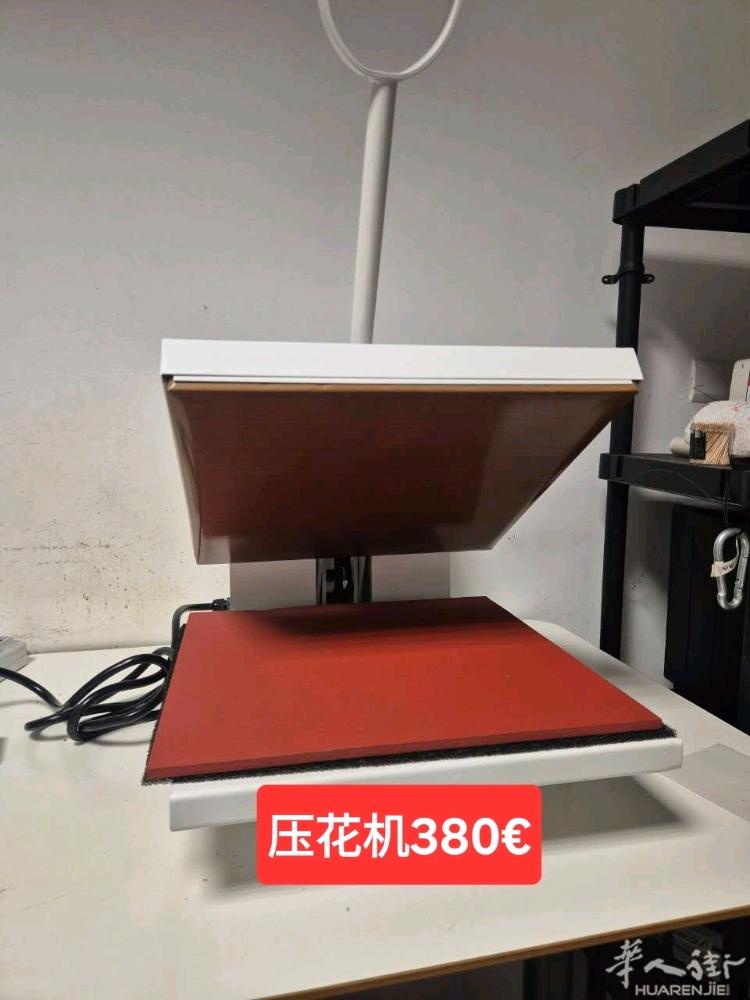王师傅缝纫机店出售压花机，压花图片，压花技术。联系3332662792
