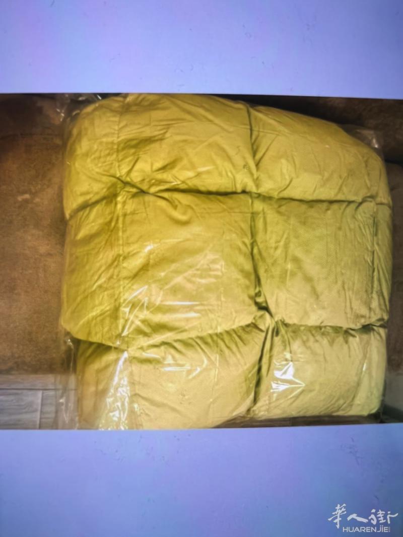八成新鸭绒被25€，尺寸150x200可送中国街