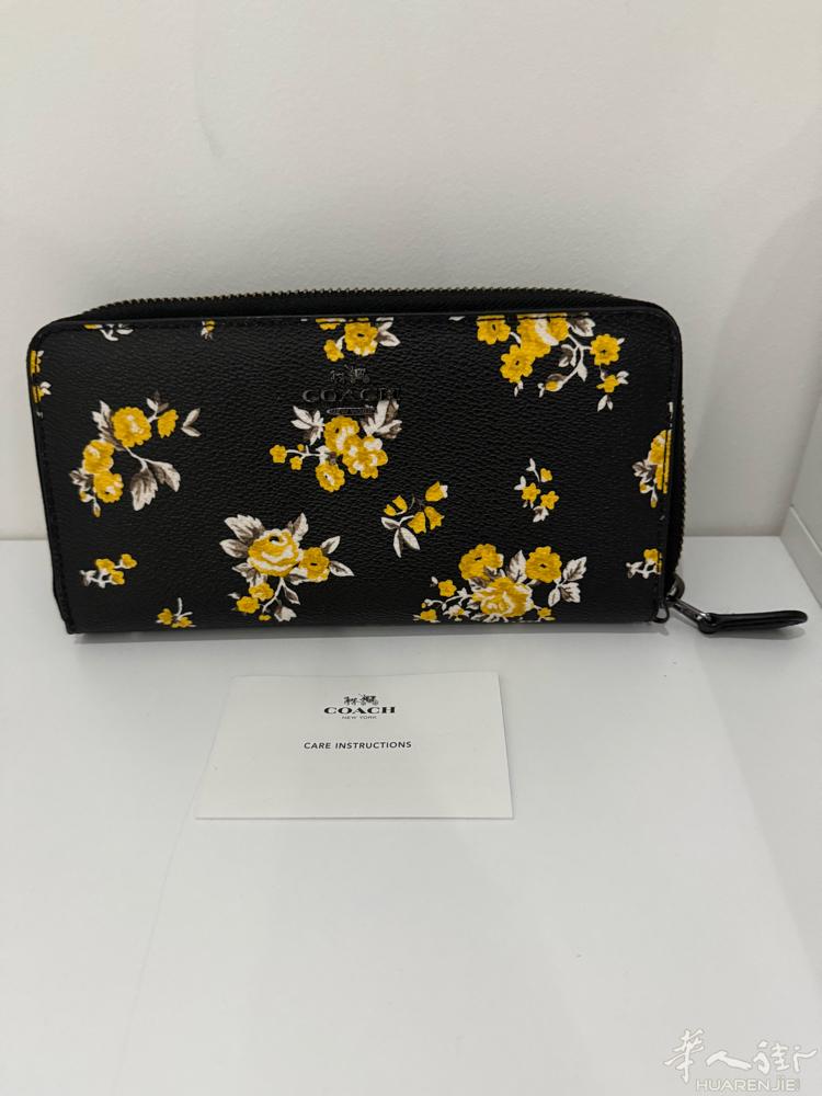 Coach 钱包 20x10cm 全新，正品 有感兴趣可以联系我 ☎️：0768