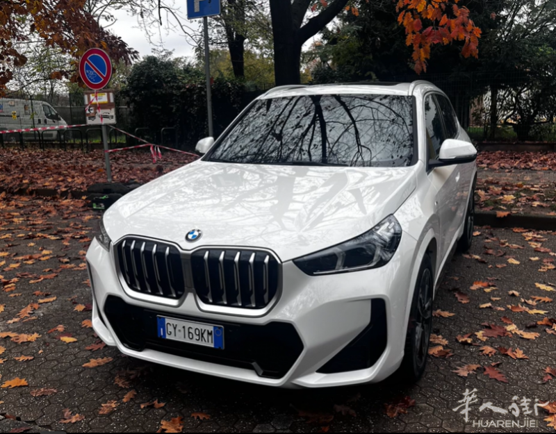 米兰出一台 BMW X1 Msport 宝马 X1 Msport ，新车刚上牌，1100km，汽油轻混系统，配置简介：天窗，氛围灯，CarPlay，倒车影像，3