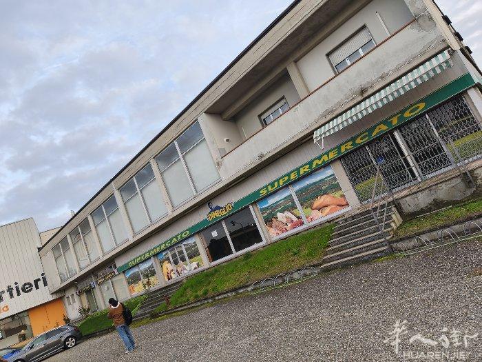 米兰  piacenza边 到  lodi  附近  小城市   一千平方左右