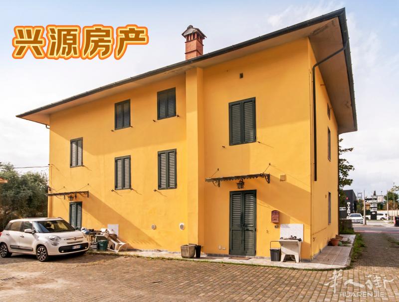 Quarrata 市中心 三面空落地房出售 ： 三室一厅 厅独立 厨房独立 两个