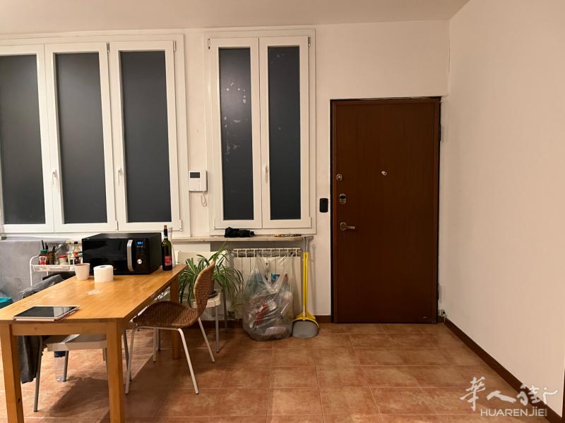 两室一厅单间出租，只限女生，12月起租 Piazza Bausan旁 米理Bov