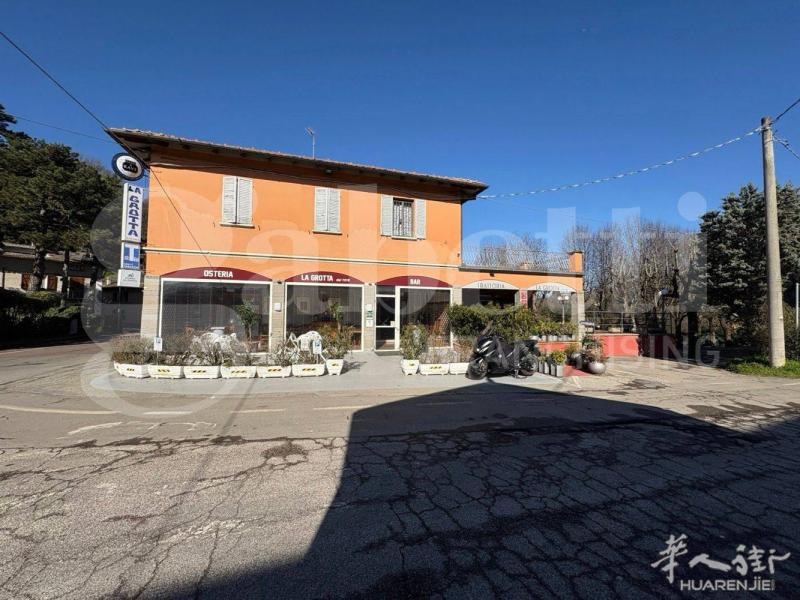 bologna边，知名餐厅（800平米），山丘上，环境好，但开车到 Sasso