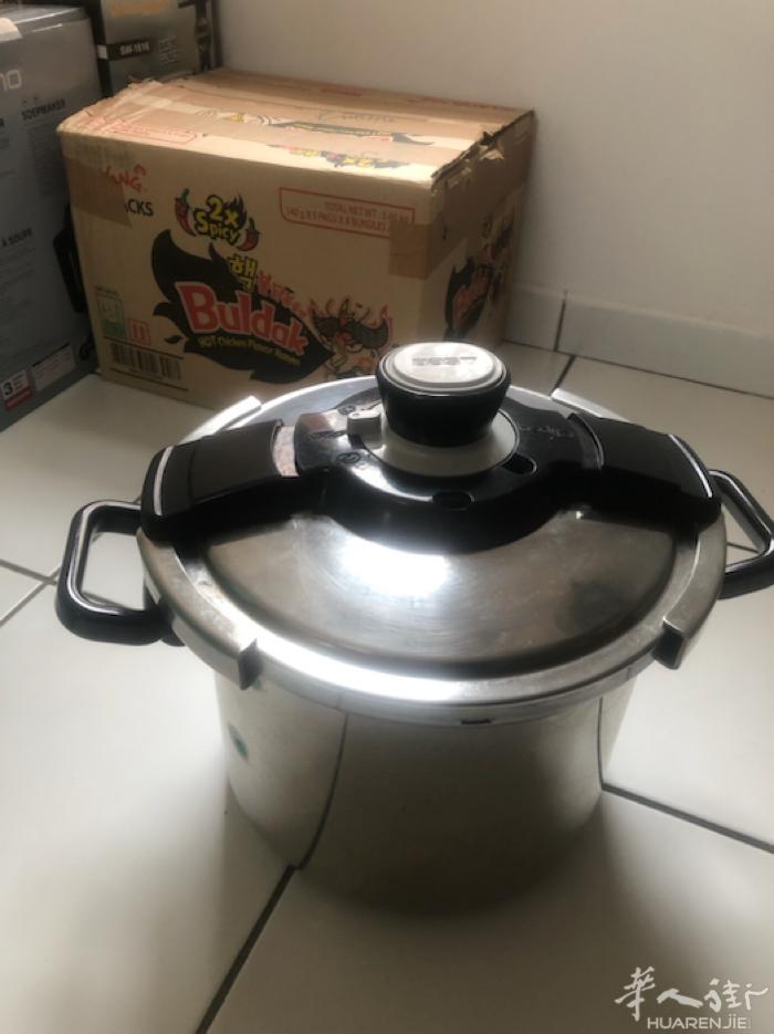 出售一个10L高压锅，价格60欧，有意者请联系0782978982