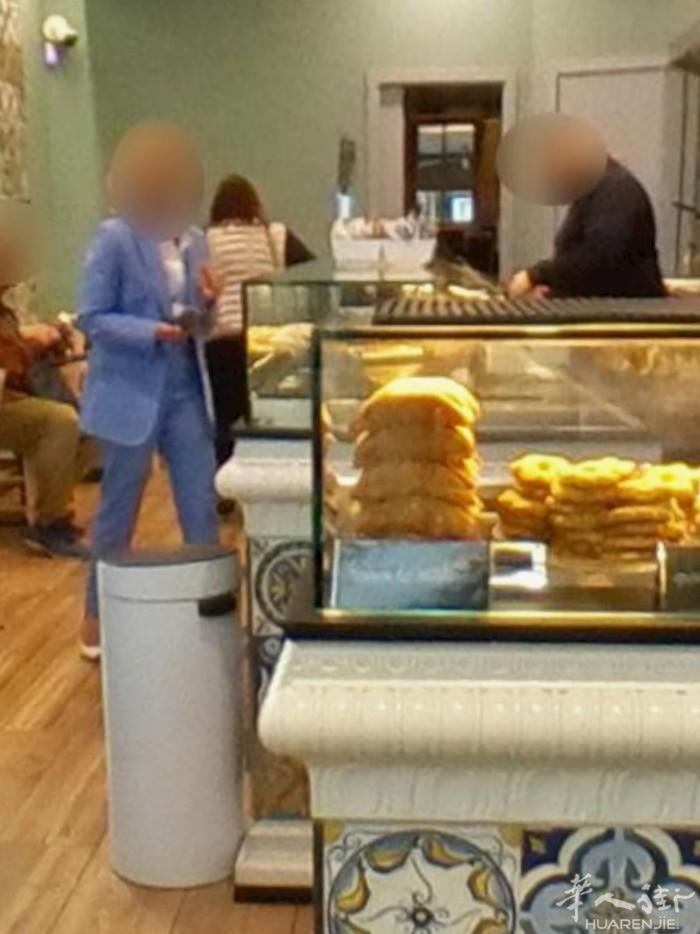 Genova 意大利人纯酒吧 生意现在靠酒水 （咖啡之前24kg） 位置好在Sa