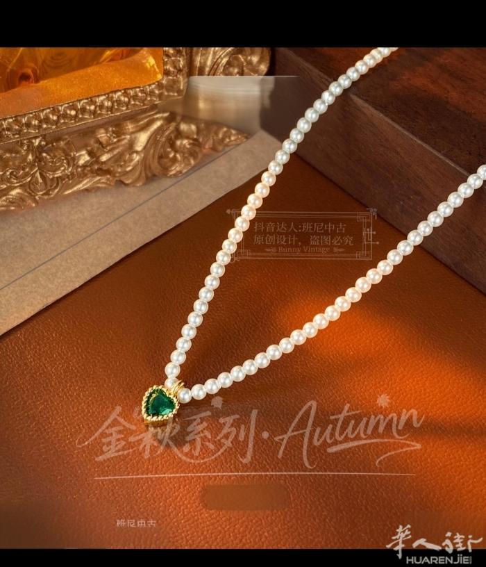 非常漂亮百搭的项链，高贵，秀气，性感时尚做这种不是朔料珠，品质保证