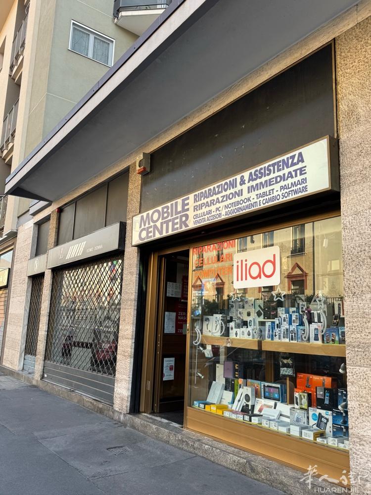 手机店转让,米兰紫线地铁口手机店转让,店50平方,后面还有1个小房间,地理位置优