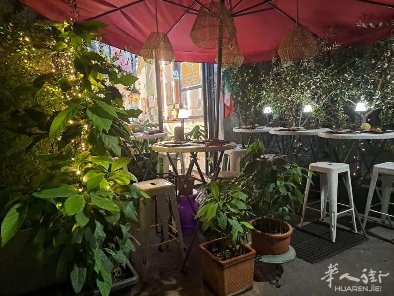 米兰porta vittoria地区旺铺出租，或转让。 已装修好～，店铺在营业，