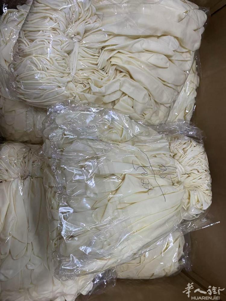 卖 美甲店里用的 洗脚的手套🧤分左右手的 一捆50付 20欧  不是很薄的那种